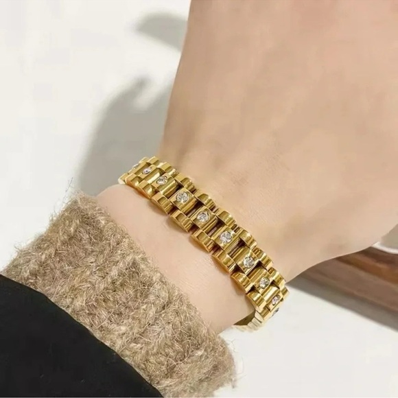 Aesthetic Slake Link Crystal 18K Gold Stainless Steel Waterproof  Bracelet - Picture 4 of 12